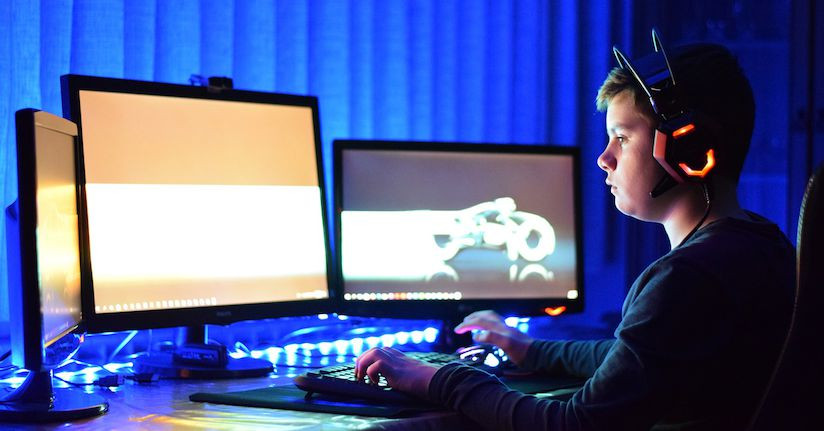 4 Ways Blue Light Impacts Your Eyes and Brain 4 Ways Blue Light Impacts Your Eyes and Brain
