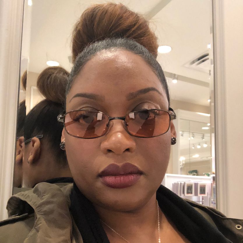 Jaime Sanders Migraine Diva wearing TheraSpecs migraine glasses