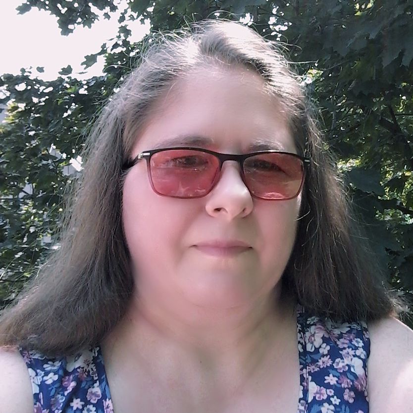 Tammy Rome wearing custom TheraSpecs migraine glasses