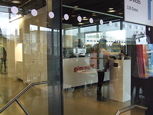 Gimme! Gates interior, with reflective glass partition