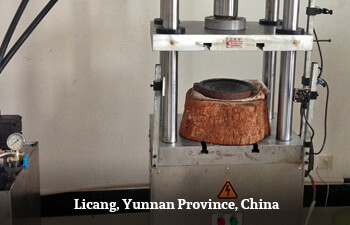 pneumatic-pu-erh-press-in-yunnan-china.jpg pneumatic-pu-erh-press-in-yunnan-china.jpg