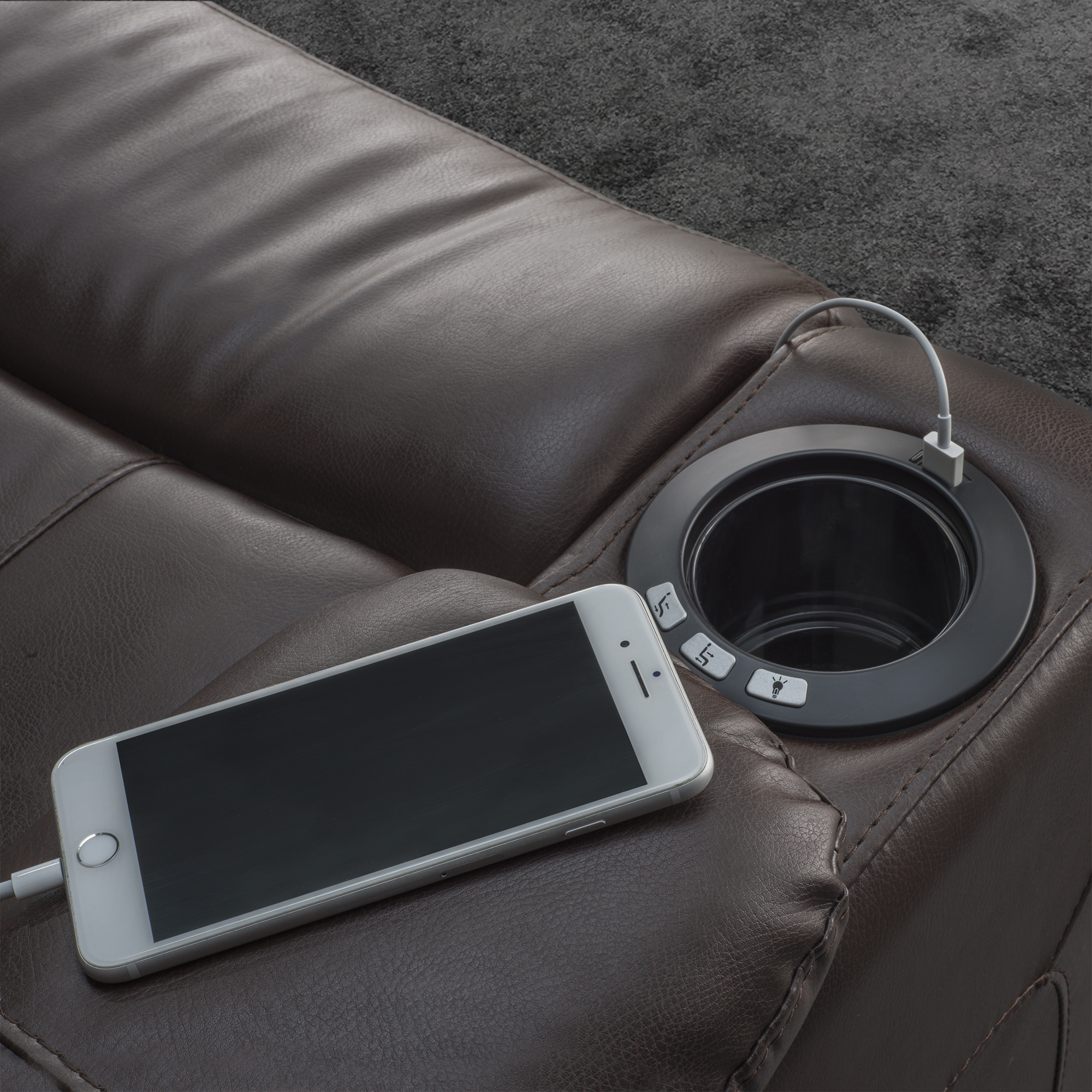 pmod-cm-cupholder-detail-with-phone.jpg pmod-cm-cupholder-detail-with-phone.jpg