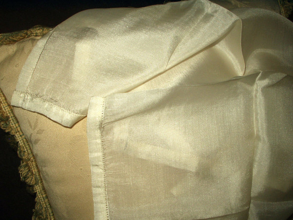 Victorian Edwardian Cream Silk Handkerchief Hankie Unused With Label Victorian Edwardian Cream Silk Handkerchief Hankie Unused With Label