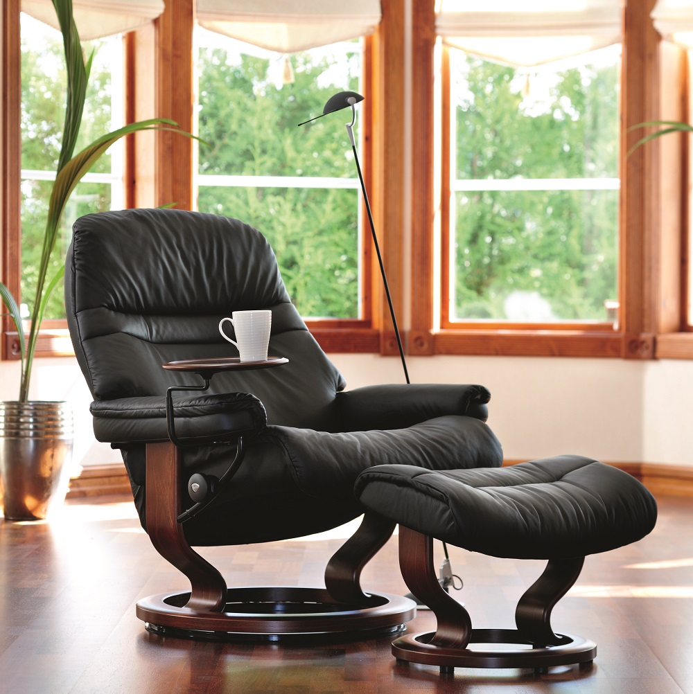 Sunrise Recliner- Large Size in Black Paloma leather. sunrise-large-black-paloma-leather-with-walnut-wood.jpg