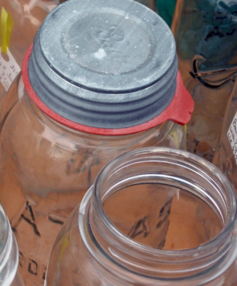 jar for herbs with rubber lids